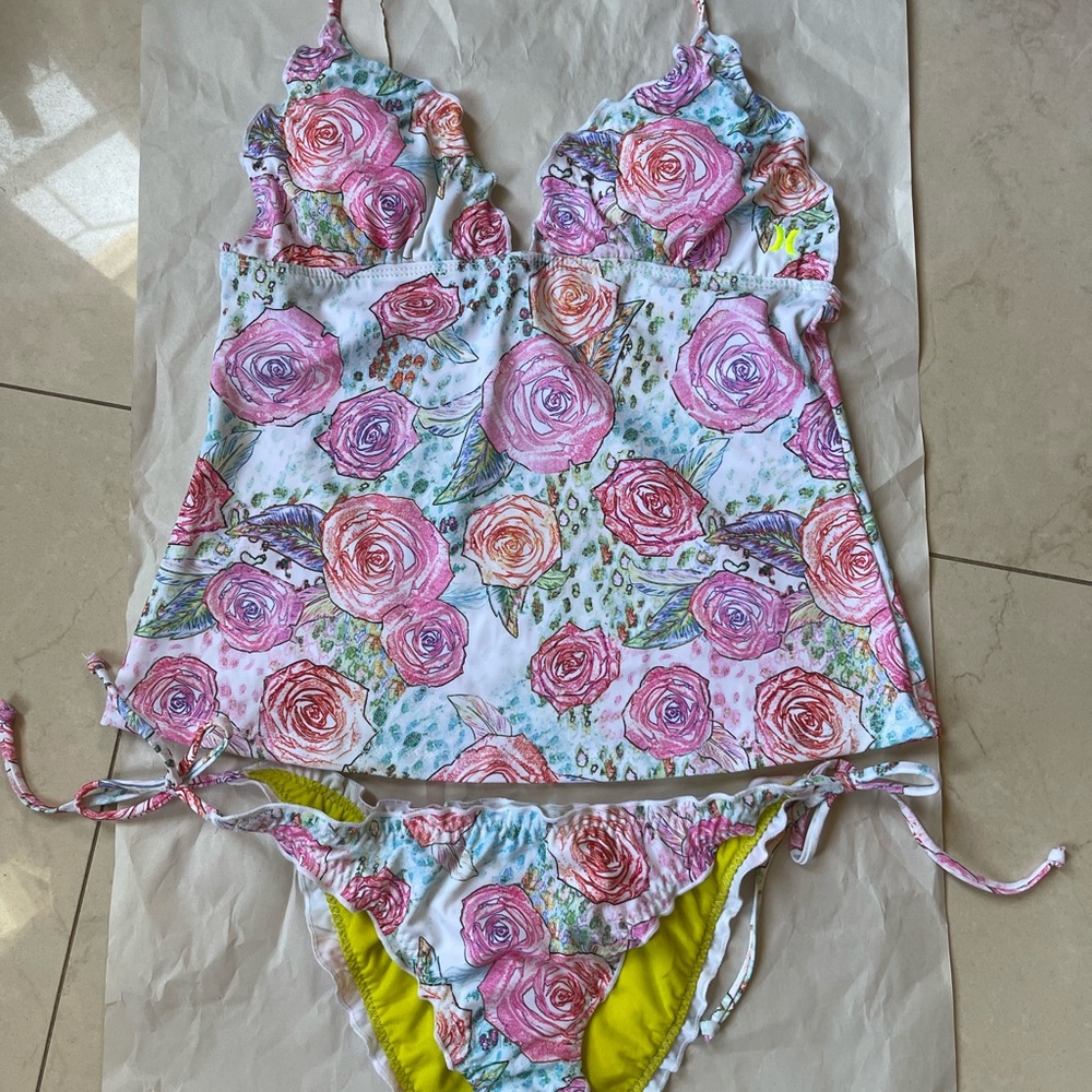 NWOT Hurley swimming suit tie set